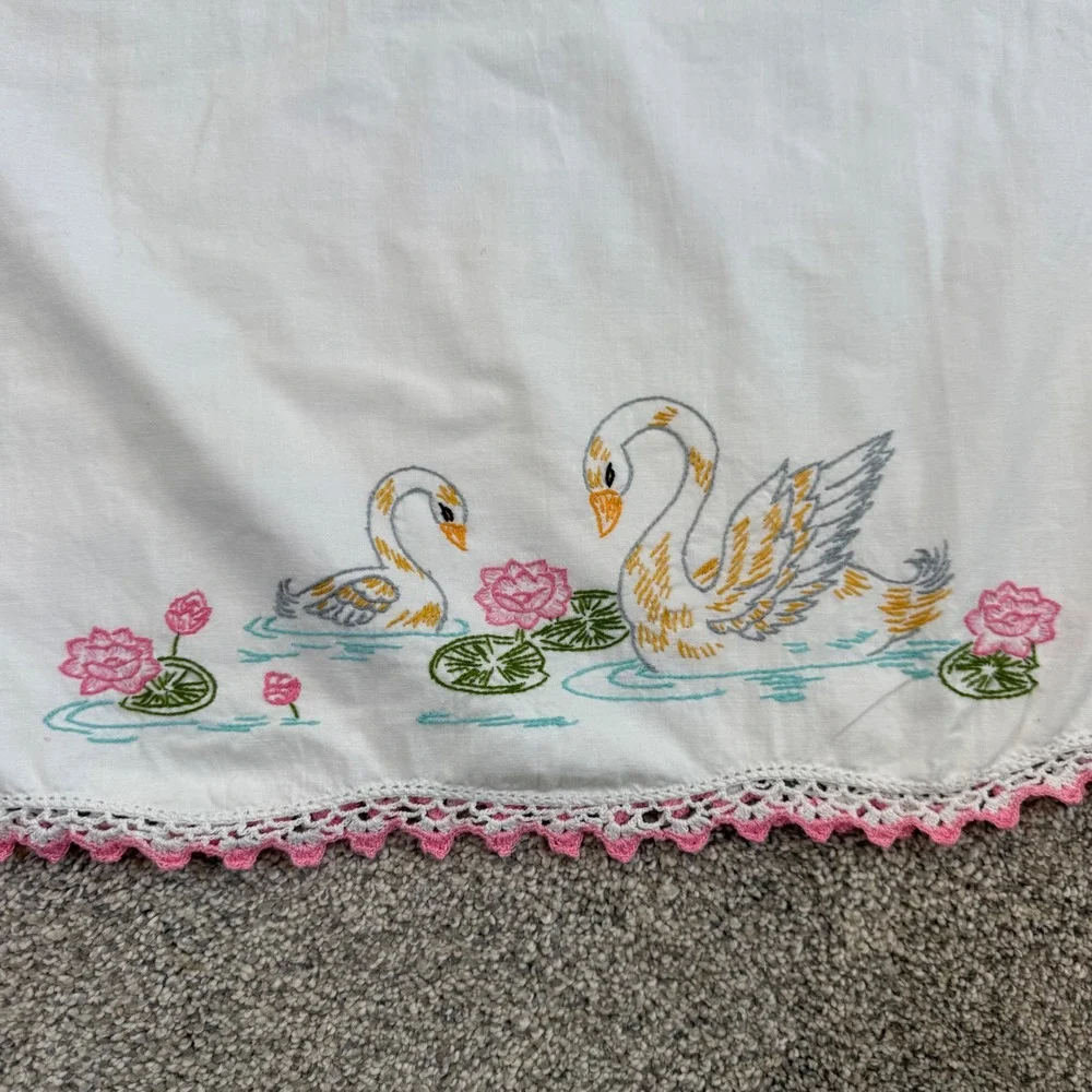 Vintage Hand Embroidered Swan Water Lily Pillowcase Set Pink Crochet Trim‎ White